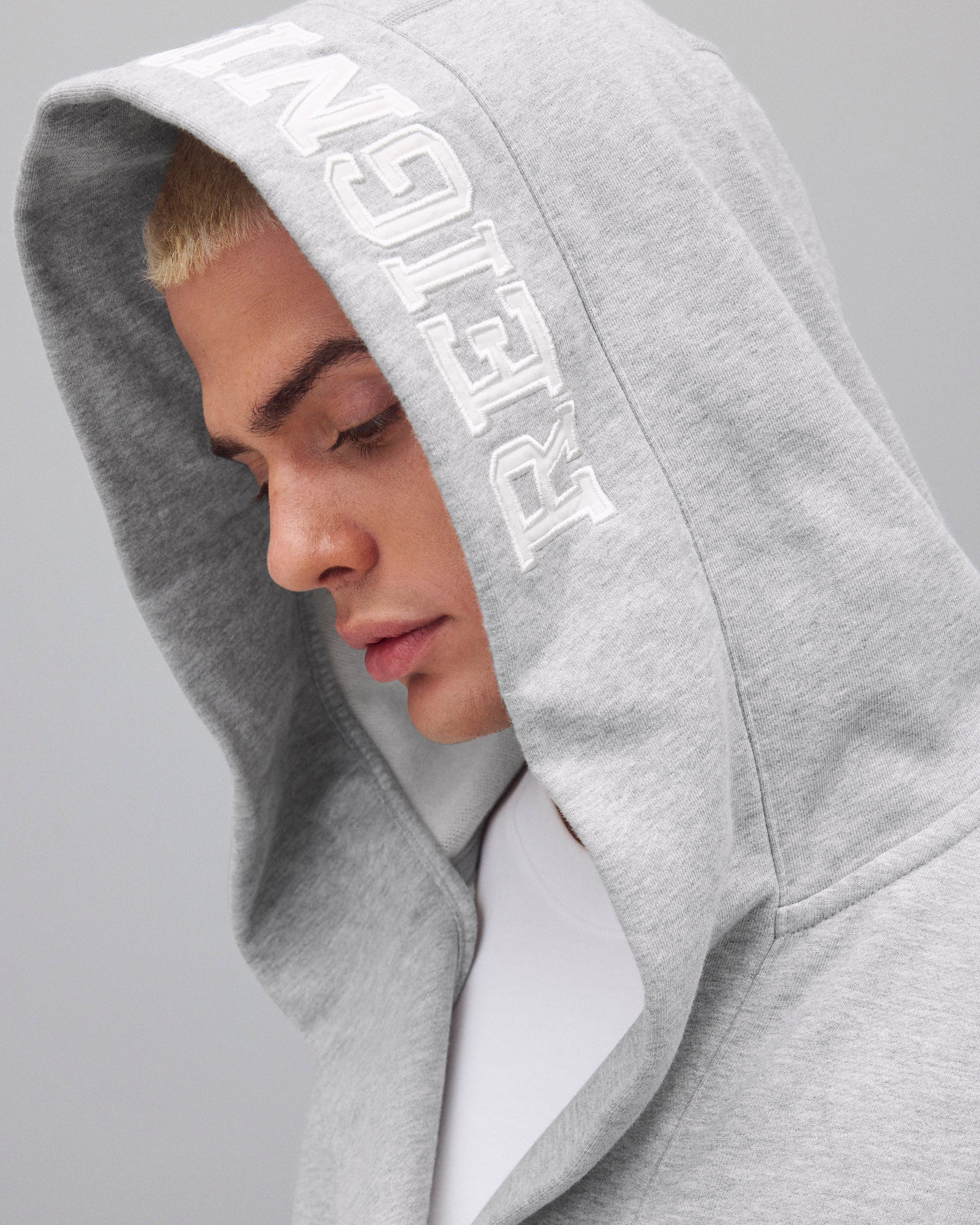 Midweight Terry Logo Relaxed Hooded Robe - Image 6